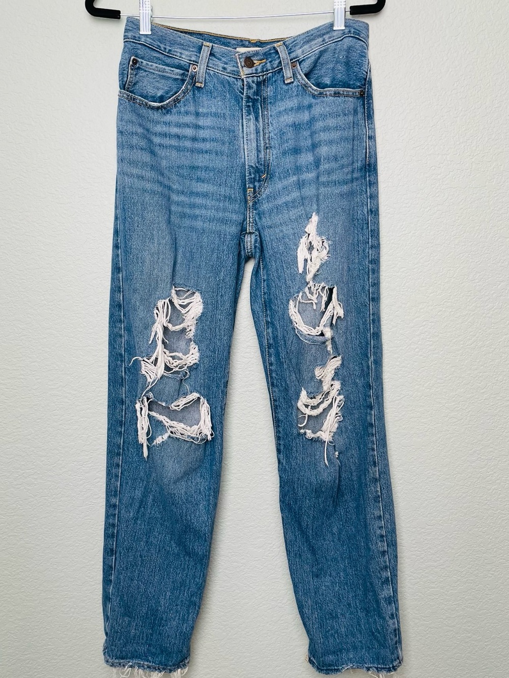 Levi’s ‘94 Baggy Loose Fit Medium Wash Distressed Denim Jeans | Size 27